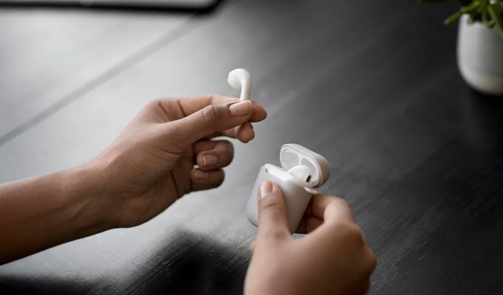 Cleaning the handsfree